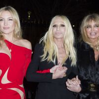 Fashion Week : Kate Hudson et Goldie Hawn, héroïnes chic et sexy de Versace