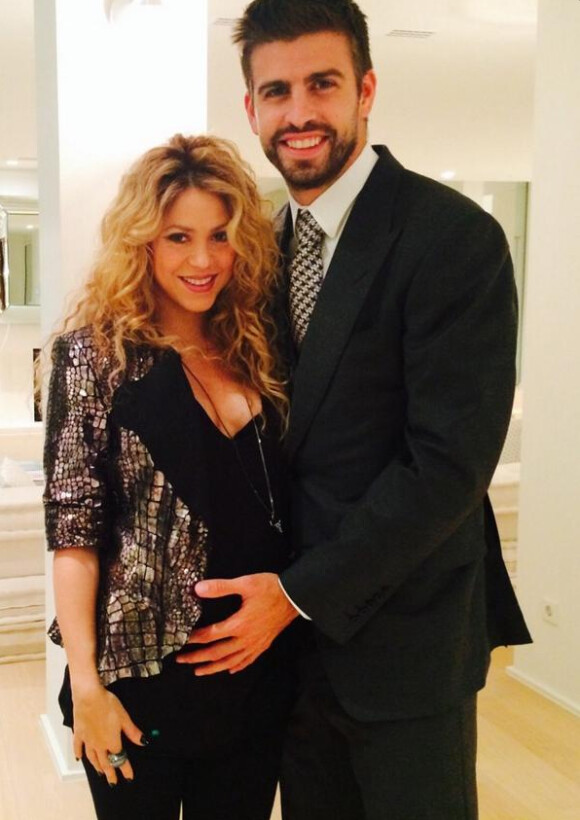 Shakira, enceinte, et Gerard Piqué lors des 100 ans de la marque Puig à Barcelone le 22 octobre 2014.
