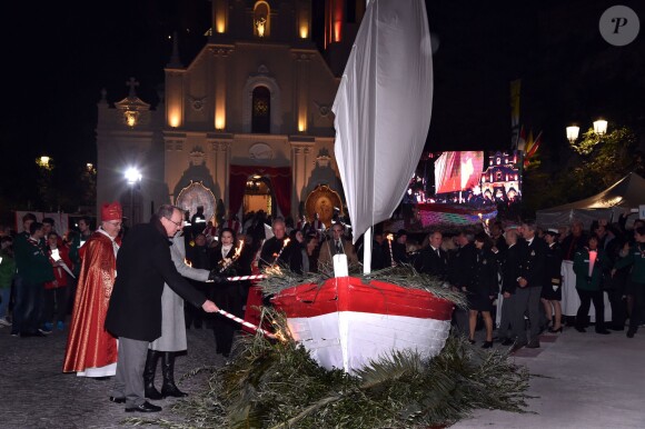 Le prince Albert II de Monaco et la princesse Charlene célébraient la Sainte Dévote, le 26 janvier 2015 sur le port Hercule. Ils ont embrasé ensemble la barque rappelant la légende de la martyre corse devenue sainte patronne de la principauté.