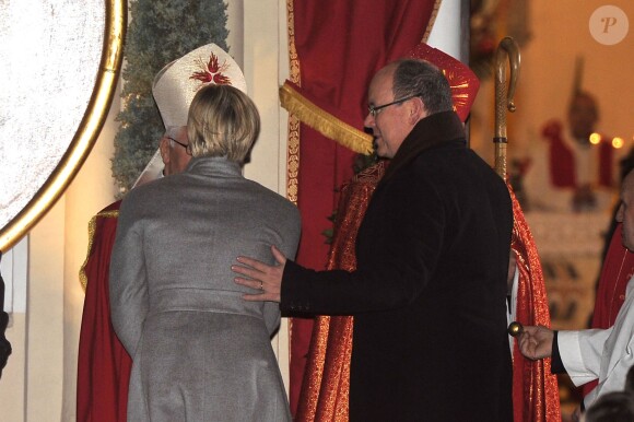 Le prince Albert II de Monaco et la princesse Charlene célébraient la Sainte Dévote, le 26 janvier 2015 sur le port Hercule. Ils ont embrasé ensemble la barque rappelant la légende de la martyre corse devenue sainte patronne de la principauté.
