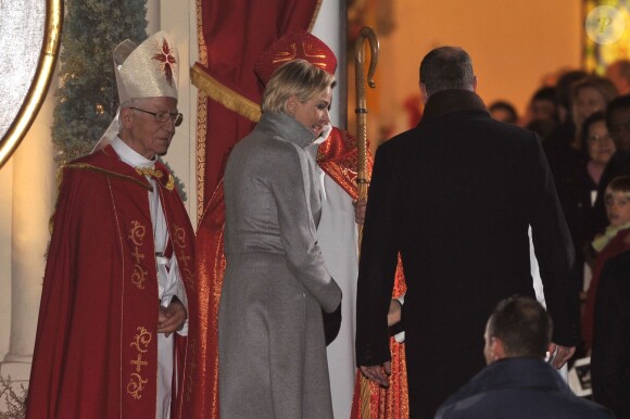 Le prince Albert II de Monaco et la princesse Charlene célébraient la Sainte Dévote, le 26 janvier 2015 sur le port Hercule. Ils ont embrasé ensemble la barque rappelant la légende de la martyre corse devenue sainte patronne de la principauté.