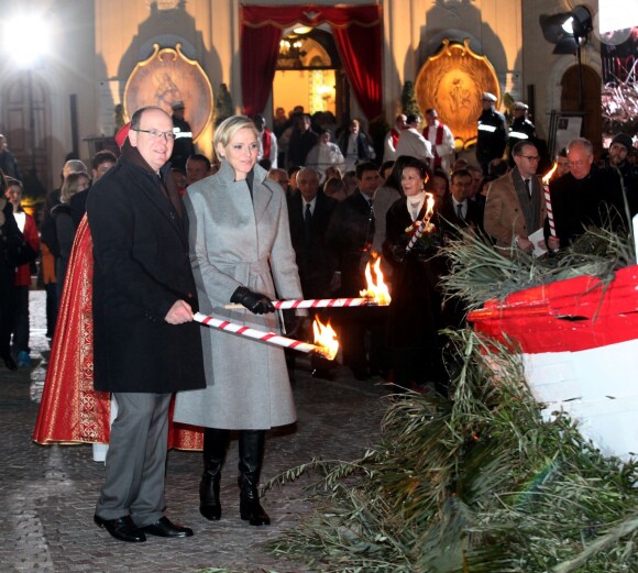 Le prince Albert II de Monaco et la princesse Charlene ont pris part aux traditionnelles célébrations de Sainte Dévote, le 26 janvier 2015 sur le port Hercule. Ils ont embrasé ensemble la barque rappelant la légende de la martyre corse devenue sainte patronne de la principauté.