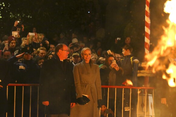 Le prince Albert II de Monaco et la princesse Charlene ont pris part aux traditionnelles célébrations de Sainte Dévote, le 26 janvier 2015 sur le port Hercule. Ils ont embrasé ensemble la barque rappelant la légende de la martyre corse devenue sainte patronne de la principauté.