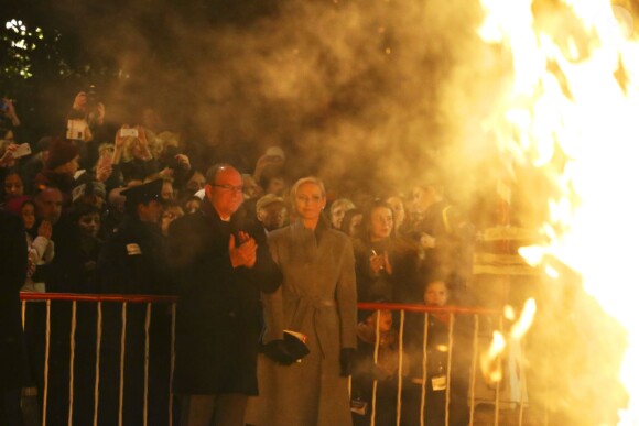 Le prince Albert II de Monaco et la princesse Charlene ont pris part aux traditionnelles célébrations de Sainte Dévote, le 26 janvier 2015 sur le port Hercule. Ils ont embrasé ensemble la barque rappelant la légende de la martyre corse devenue sainte patronne de la principauté.