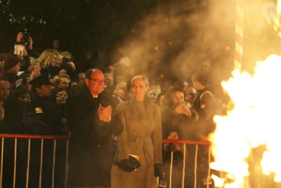 Le prince Albert II de Monaco et la princesse Charlene ont pris part aux traditionnelles célébrations de Sainte Dévote, le 26 janvier 2015 sur le port Hercule. Ils ont embrasé ensemble la barque rappelant la légende de la martyre corse devenue sainte patronne de la principauté.