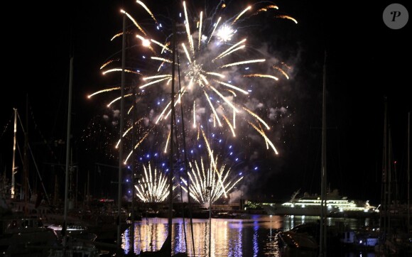 Le prince Albert II de Monaco et la princesse Charlene ont pris part aux traditionnelles célébrations de Sainte Dévote, le 26 janvier 2015 sur le port Hercule. Ils ont embrasé ensemble la barque rappelant la légende de la martyre corse devenue sainte patronne de la principauté.