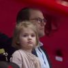 La princesse Victoria de Suède, son mari le prince Daniel et leur fillette, la princesse Estelle de Suède, assistent aux championnats d'Europe de patinage artistique à l'Ericsson Globe Arena de Stockholm, le 28 janvier 2015.