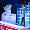 La princesse Victoria de Suède dévoile une sculpture de glace à l'occasion des championnats d'Europe de patinage artistique à l'Ericsson Globe Arena de Stockholm, le 28 janvier 2015.