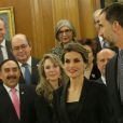 Le roi Felipe VI et la reine Letizia d'Espagne recevaient une délégation de participants du premier symposium international sur le cancer de la peau à Madrid, le 29 janvier 2015, avant d'aller fêter les 25 ans de la chaîne Antena 3.