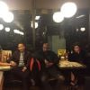 Chrissy Teigen, John Legend, Kanye West et Kim Kardashian dînent dans un restaurant Waffle House à Scottsdale, Arizona. Photo postée le 31 janvier 2015.