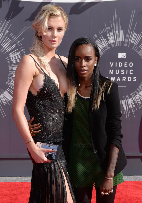 Ireland Baldwin et Angel Haze à la Cérémonie des MTV Video Music Awards à Inglewood. Le 24 août 2014 