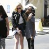 Exclusif - Prix Spécial - Ireland Baldwin échange un baiser avec la rappeuse Angel Haze après avoir déjeuné avec des amis à Sherman Oaks, le 3 juin 2014.