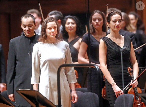 Exclusif - Éric Génovèse, Marion Cotillard - Marion Cotillard sur scène pour un spectacle musical unique avec l'Orchestre philharmonique à l'auditorium Rainer III de Monte-Carlo à Monaco le 8 février 2015. 