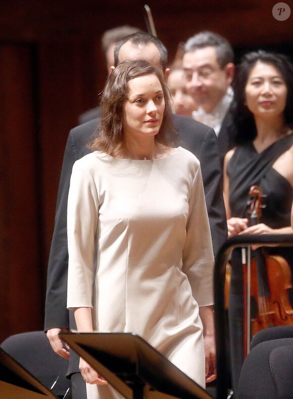Exclusif - Marion Cotillard - Marion Cotillard sur scène pour un spectacle musical unique avec l'Orchestre philharmonique à l'auditorium Rainer III de Monte-Carlo à Monaco le 8 février 2015. 