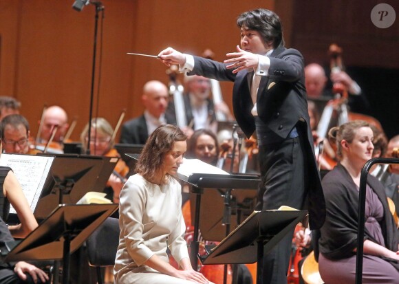 Exclusif - Marion Cotillard, Kazuki Yamada - Marion Cotillard sur scène pour un spectacle musical unique avec l'Orchestre philharmonique à l'auditorium Rainer III de Monte-Carlo à Monaco le 8 février 2015. 