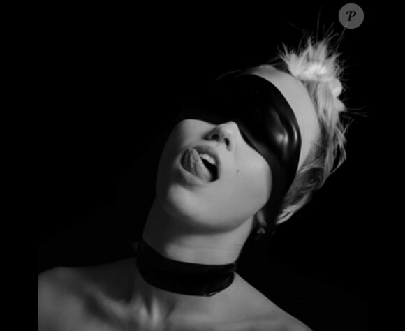 La chanteuse américaine Miley Cyrus ultra-provoc' dans le clip de l'artiste Quentin Jones, dévoilé par le magazine Nowness, le 1er mai 2014.