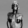La chanteuse Miley Cyrus en mode burlesque trash dans le clip de l'artiste Quentin Jones, dévoilé par le magazine Nowness, le 1er mai 2014.