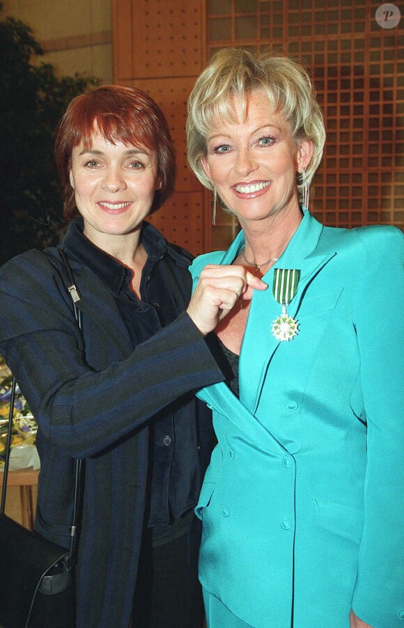 Fabienne Egal et Evelyne Leclercq, chevalier des arts et des lettre à paris en 2001.
