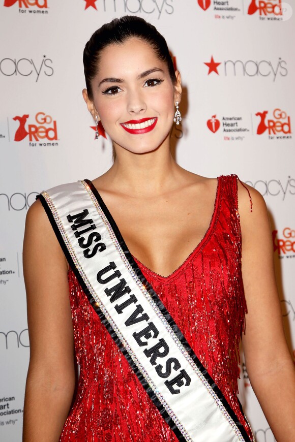 La Colombienne Paulina Vega (Miss Univers 2015) participe au défilé Go Red For Women 2015 de l'American Heart Association au Lincoln Center. New York, le 12 février 2015.