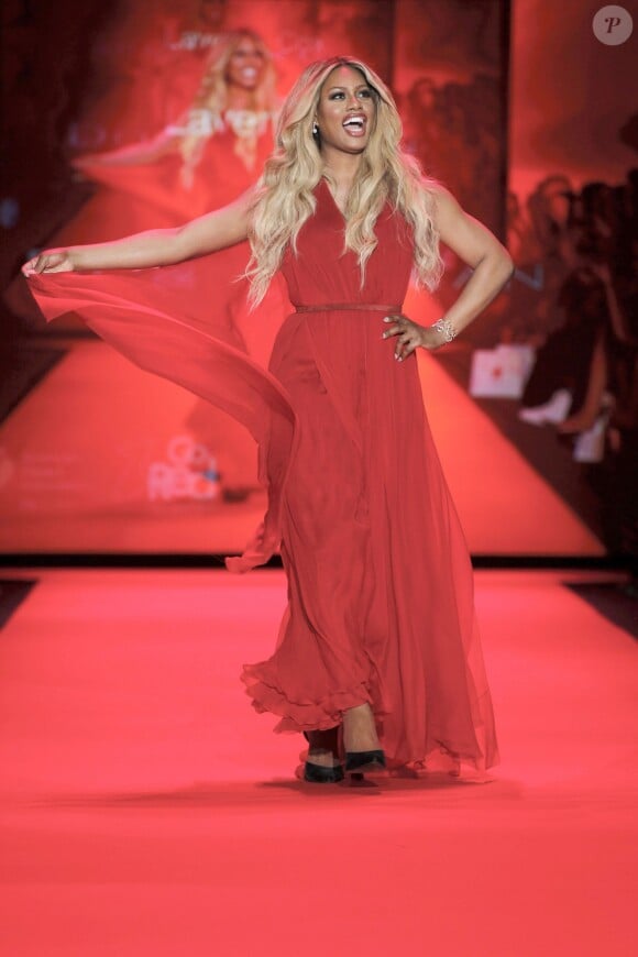 Laverne Cox participe au défilé Go Red For Women 2015 de l'American Heart Association au Lincoln Center. New York, le 12 février 2015.