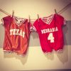 Scott Porter et Kelsey Mayfield ont annoncé qu'ils attendaient un petit garçon, sur leur compte Instagram 12 février 2015.