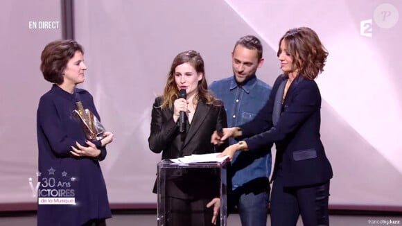 Le duo de réalisateurs J.A.C.K et Christine and The Queens récompensés aux 30e Victoires de la musique, au Zénith de Paris, le 13 février 2015.