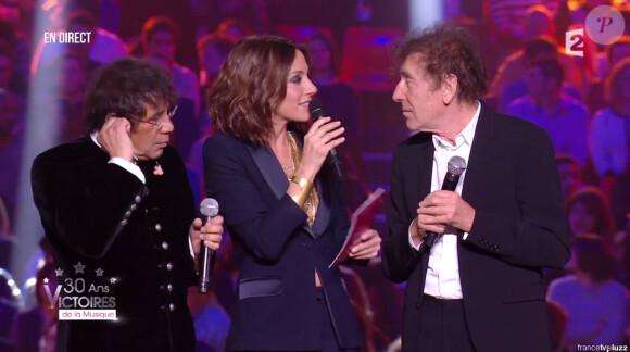 Alain Souchon et Laurent Voulzy aux 30e Victoires de la musique, au Zénith de Paris, le 13 février 2015.