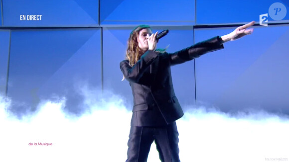 Christine and The Queens aux 30e Victoires de la musique, au Zénith de Paris, le 13 février 2014.