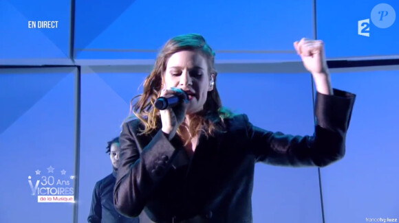 Christine and The Queens aux 30e Victoires de la musique, au Zénith de Paris, le 13 février 2014.