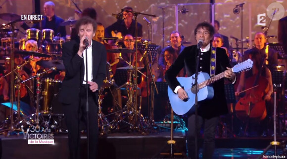 Laurent Voulzy et Alain Souchon aux 30e Victoires de la musique, au Zénith de Paris, le 13 février 2015.
