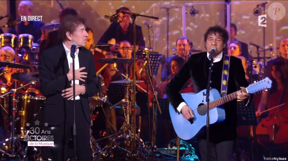 Laurent Voulzy et Alain Souchon aux 30e Victoires de la musique, au Zénith de Paris, le 13 février 2015.