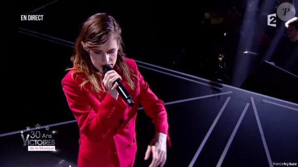 Christine and The Queens aux 30e Victoires de la musique, au Zénith de Paris, le 13 février 2015.