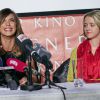 Elisabetta Canalis et Cathy Lugner lors d'une conférence de presse pour le Bal de l'Opéra de Vienne 2015 à Vienne le 11 février 2015
