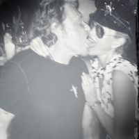 Laeticia Hallyday et Johnny s'embrassent comme deux ados pour la Saint-Valentin