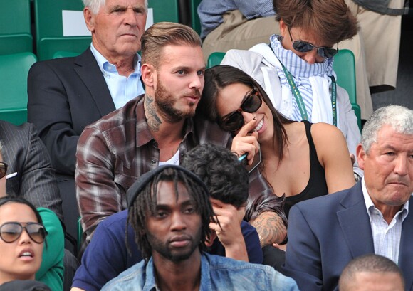 Le chanteur M. Pokora et sa compagne Scarlett Baya assistent aux Internationaux de France de tennis de Roland-Garros à Paris le 2 juin 2014.
