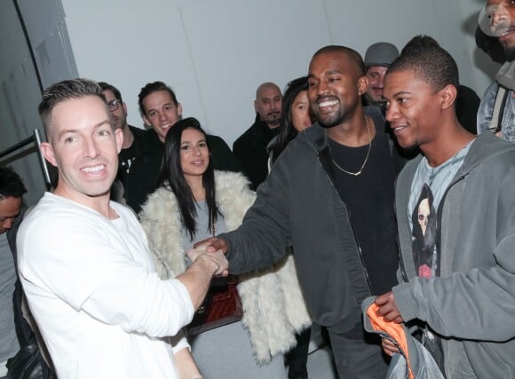 John Elliott, Kanye West et son acolyte Ibn Jasper dans les coulisses du défilé John Elliott + Co. aux studios Skylight Clarkson Sq. New York, le 13 février 2015.
