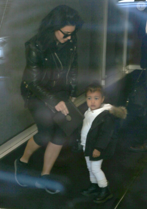 Kim Kardashian et sa fille North rentrent à leur appartement, à SoHo. New York, le 15 février 2015.