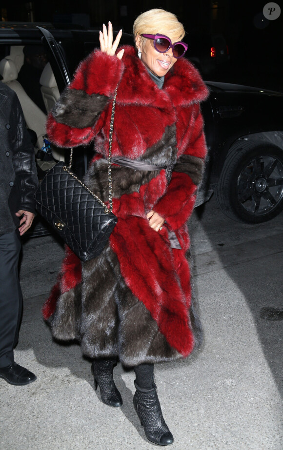 Mary J. Blige arrive à la Grand Central Station pour assister au défilé Zac Posen automne-hiver 2015-2016. New York, le 16 février 2015.
