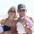  Lance Armstrong, sa femme Anna Hansen et leurs enfants Maxwell et Olivia le 30 novembre 2010 &agrave; Miami 
