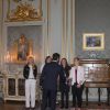 Le prince Carl Philip de Suède remet les bourses scolaires de la fondation pour les sports du Prince Bertil et de la princesse Lilian, au palais royal à Stockholm, le 11 février 2015.