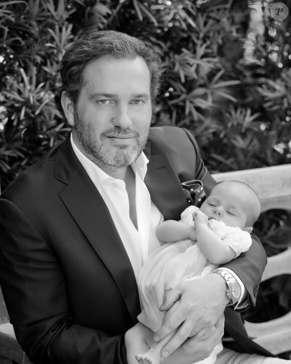 Photo officielle après la naissance de la princesse Leonore de Suède, le 20 février 2014, et avant son baptême, en juin