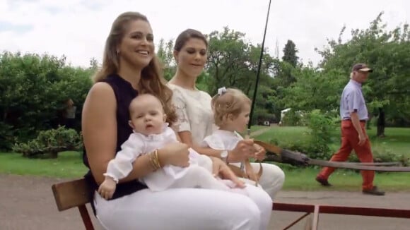 Les princesses Leonore et Estelle de Suède étaient réunies lors des vacances d'été 2014 de la famille royale à Solliden.