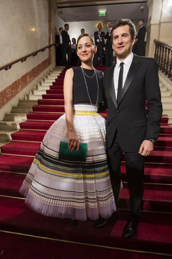 Guillaume Canet et sa compagne Marion Cotillard (robe Dior) arrivant à la 40ème cérémonie des Cesar au théâtre du Châtelet à Paris, le 20 février 2015.