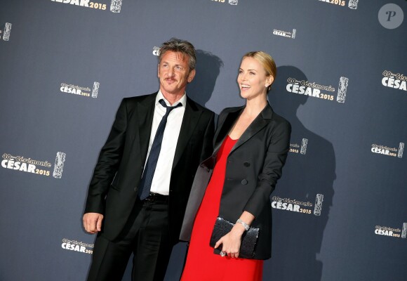 Sean Penn et sa compagne Charlize Theron - Photocall de la 40e cérémonie des César au théâtre du Châtelet à Paris, le 20 février 2015.