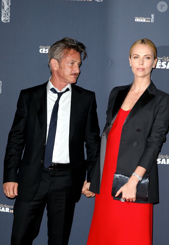 Sean Penn et sa compagne Charlize Theron - Photocall de la 40e cérémonie des César au théâtre du Châtelet à Paris, le 20 février 2015.