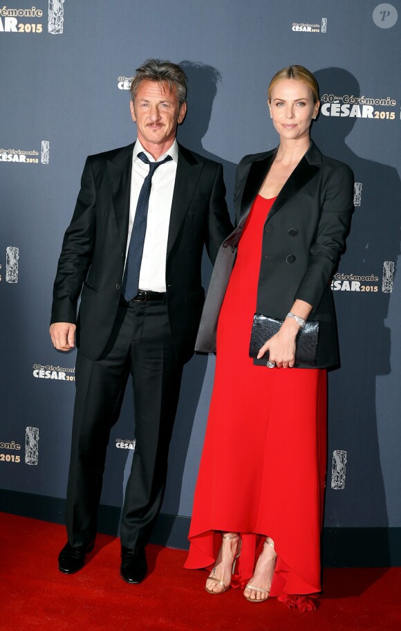 Sean Penn et sa compagne Charlize Theron - Photocall de la 40e cérémonie des César au théâtre du Châtelet à Paris, le 20 février 2015.