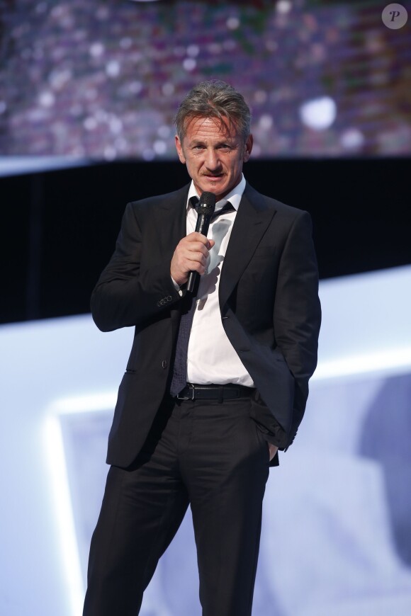 Sean Penn (césar d'honneur) - 40e cérémonie des César au théâtre du Châtelet à Paris, le 20 février 2015.
