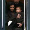 Kim Kardashian et sa fille North dans les rues de New York, le 12 février 2015.