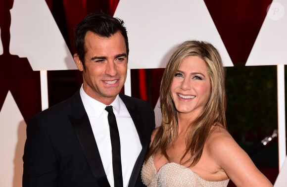 Justin Theroux et Jennifer Aniston (robe Atelier Versace) - 87e cérémonie des Oscars à Los Angeles le 22 février 2015