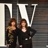 Joan et Jackie Collins assistent à la soirée post-Oscars du magazine Vanity Fair au Wallis Annenberg Center. Beverly Hills, Los Angeles, le 22 février 2015.